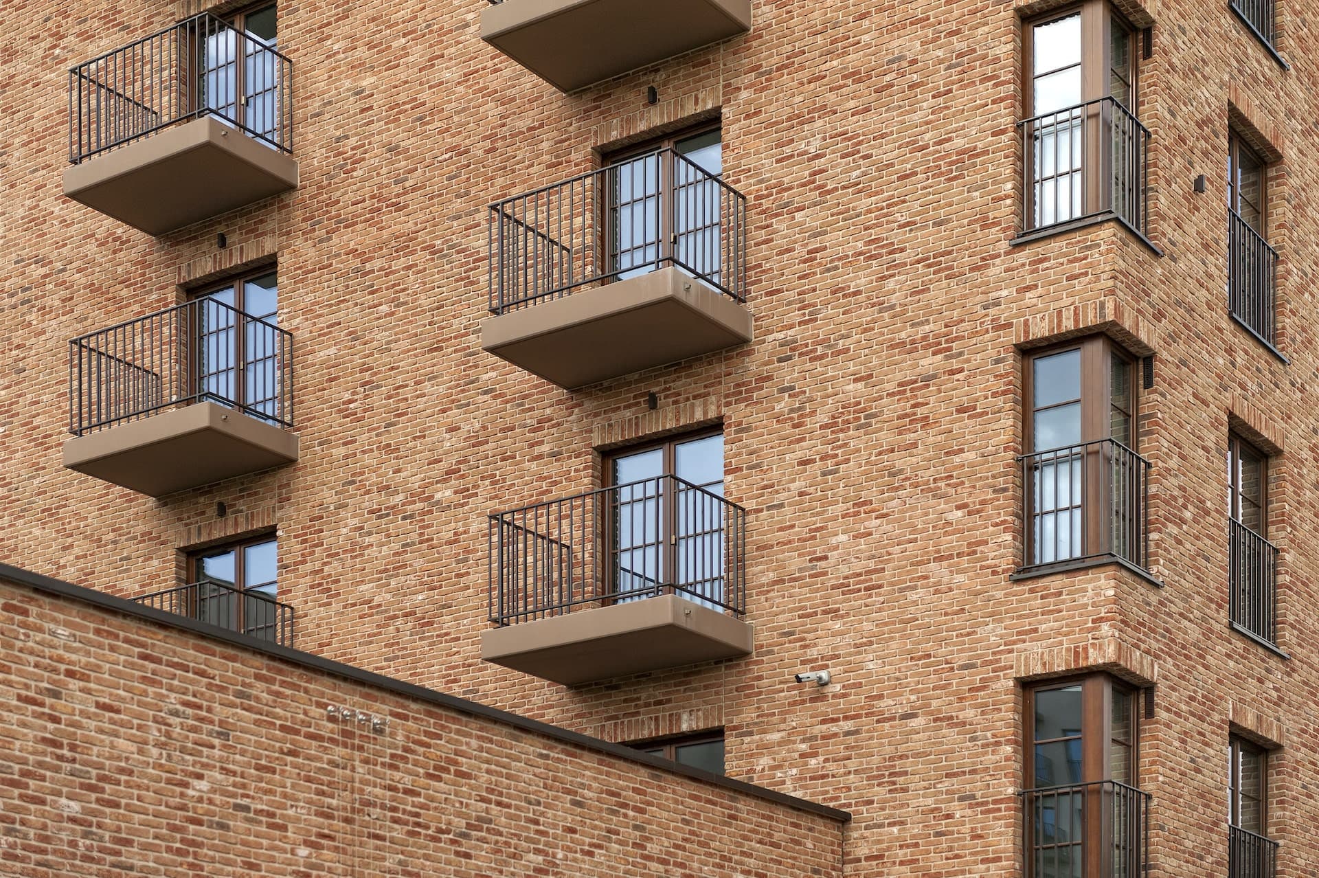 Fasada od stare ručno sečene cigle